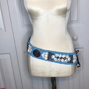 Beaded belt with shells